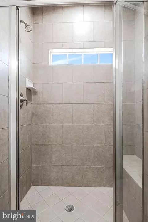 Bath - 6606 Tucker Ave, Mclean, VA 22101 photo 7 of 11