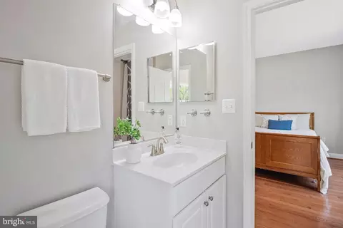 Bath - 6606 Tucker Ave, Mclean, VA 22101 photo 6 of 11