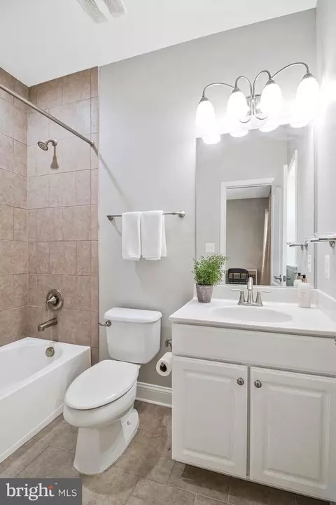 Bath - 6606 Tucker Ave, Mclean, VA 22101 photo 9 of 11