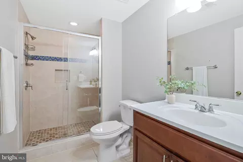 Bath - 6606 Tucker Ave, Mclean, VA 22101 photo 11 of 11