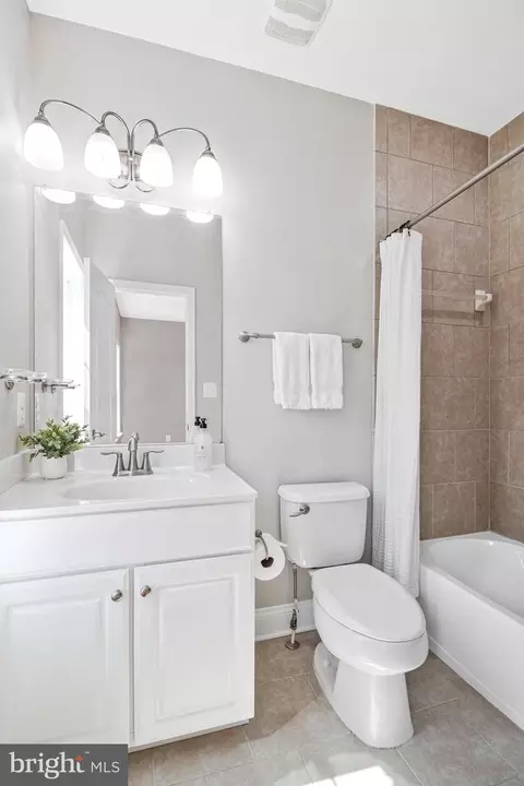Bath - 6606 Tucker Ave, Mclean, VA 22101 photo 10 of 11
