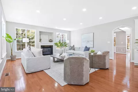 Living - 6606 Tucker Ave, Mclean, VA 22101 photo 3 of 6