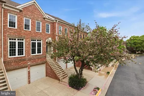 9566 Lagersfield Cir, Vienna, VA 22181