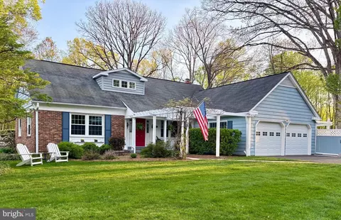 1813 Horseback Trl, Vienna, VA 22182