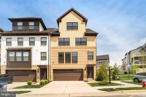 4975 Longmire Way, Chantilly, VA 20151