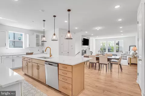 4975 Longmire Way, Chantilly, VA 20151