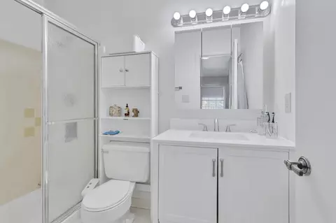 Bath - 9009 Sweet Birch Ct, Springfield, VA 22152 photo 2 of 3