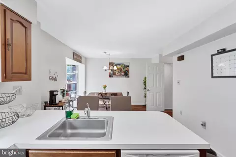 Entry Way - 9009 Sweet Birch Ct, Springfield, VA 22152 photo 3 of 4