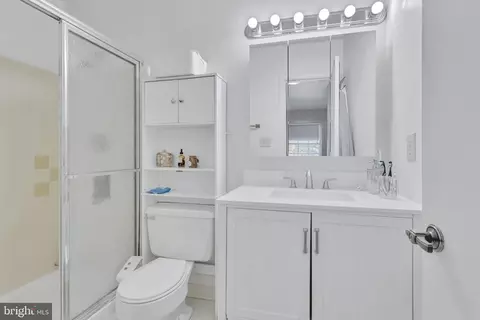 Bath - 9009 Sweet Birch Ct, Springfield, VA 22152 photo 3 of 3