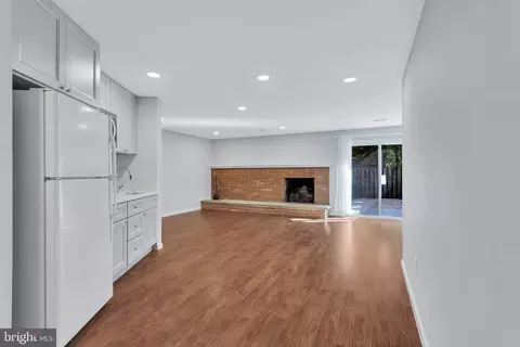 Living - 9009 Sweet Birch Ct, Springfield, VA 22152 photo 2 of 5