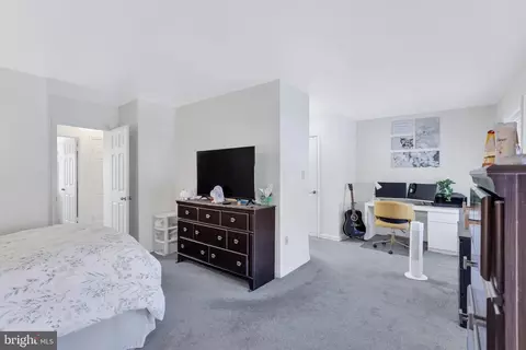 Bedroom - 9009 Sweet Birch Ct, Springfield, VA 22152 photo 4 of 6
