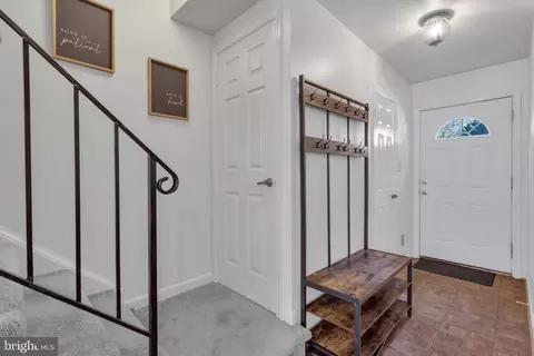 Entry Way - 9009 Sweet Birch Ct, Springfield, VA 22152 photo 2 of 4
