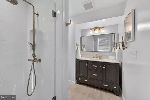 Bath - 1846 Golf View Ct, Reston, VA 20190 photo 1 of 3