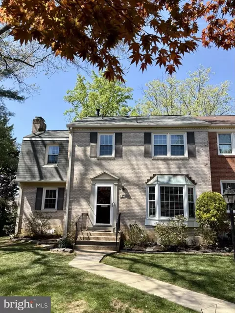 1846 Golf View Ct, Reston, VA 20190