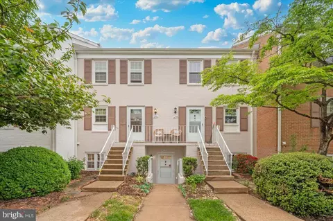 14553 Golden Oak Rd, Centreville, VA 20121