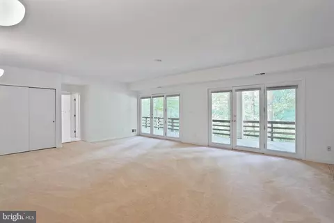 Living - 926 Saigon Rd, Mclean, VA 22102 photo 11 of 13