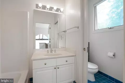 Bath - 926 Saigon Rd, Mclean, VA 22102 photo 1 of 3