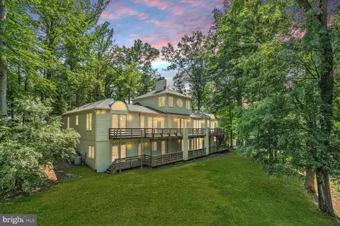 Exterior - 926 Saigon Rd, Mclean, VA 22102 photo 3 of 9