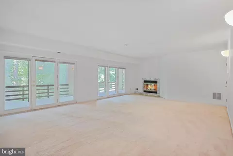 Living - 926 Saigon Rd, Mclean, VA 22102 photo 13 of 13