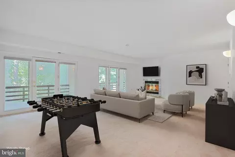 Living - 926 Saigon Rd, Mclean, VA 22102 photo 12 of 13