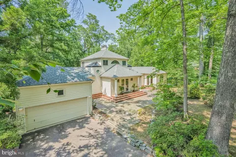 Exterior - 926 Saigon Rd, Mclean, VA 22102 photo 9 of 9