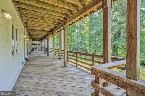 Exterior - 926 Saigon Rd, Mclean, VA 22102 photo 8 of 9