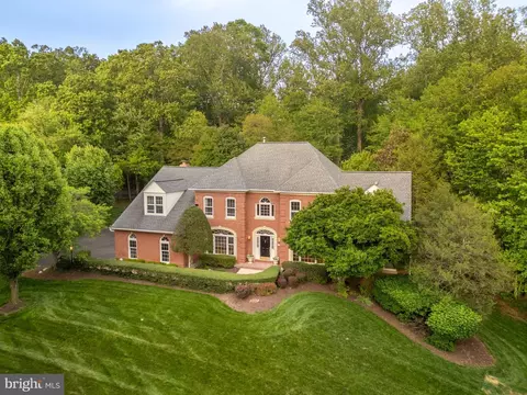 2487 Oakton Hills Dr, Oakton, VA 22124