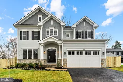 606 Meadow Ln SW, Vienna, VA 22180