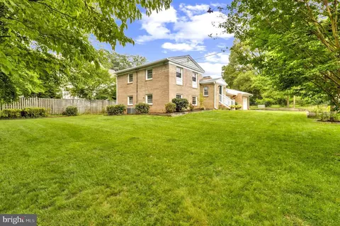 Exterior - 6450 Old Chesterbrook Rd, Mclean, VA 22101 photo 2 of 8