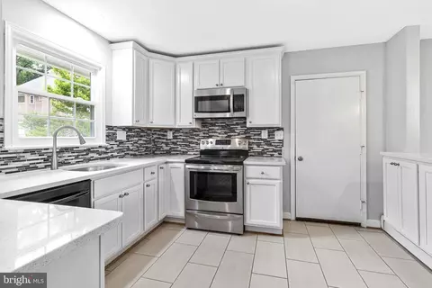 Kitchen - 6450 Old Chesterbrook Rd, Mclean, VA 22101 photo 6 of 6