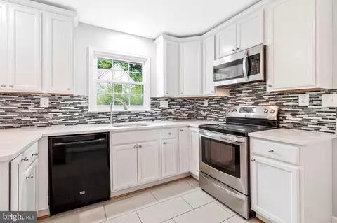 Kitchen - 6450 Old Chesterbrook Rd, Mclean, VA 22101 photo 5 of 6