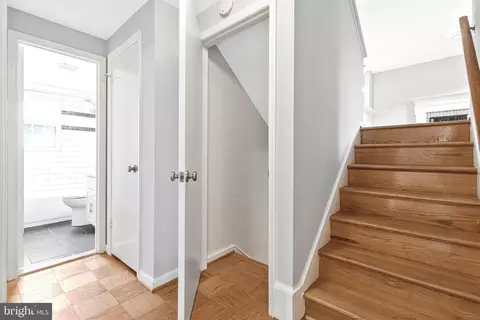 Entry Way - 6450 Old Chesterbrook Rd, Mclean, VA 22101 photo 2 of 2