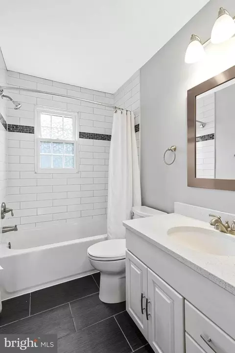 Bath - 6450 Old Chesterbrook Rd, Mclean, VA 22101 photo 2 of 4