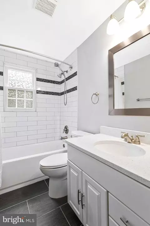 Bath - 6450 Old Chesterbrook Rd, Mclean, VA 22101 photo 4 of 4