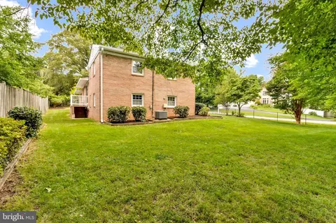 Exterior - 6450 Old Chesterbrook Rd, Mclean, VA 22101 photo 3 of 8