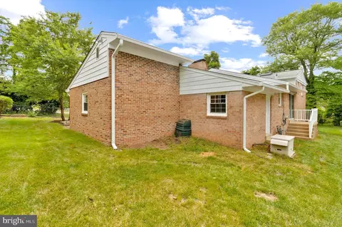 Exterior - 6450 Old Chesterbrook Rd, Mclean, VA 22101 photo 7 of 8