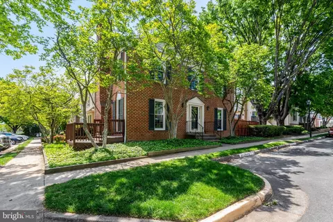 6571 Bermuda Green Ct, Alexandria, VA 22312