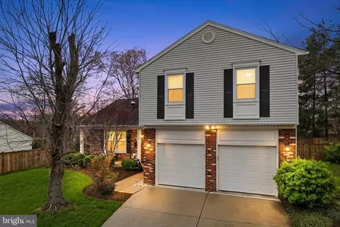 7599 Woodstown Dr, Springfield, VA 22153