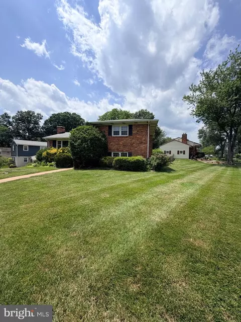 Exterior - 7100 Tyndale St, Mclean, VA 22101 photo 5 of 5