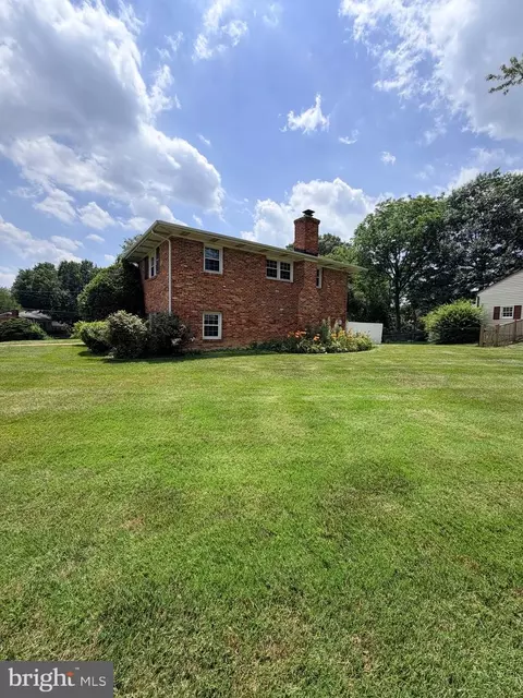 Exterior - 7100 Tyndale St, Mclean, VA 22101 photo 4 of 5