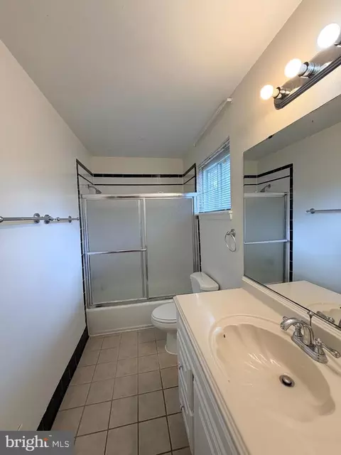 Bath - 7100 Tyndale St, Mclean, VA 22101 photo 5 of 6