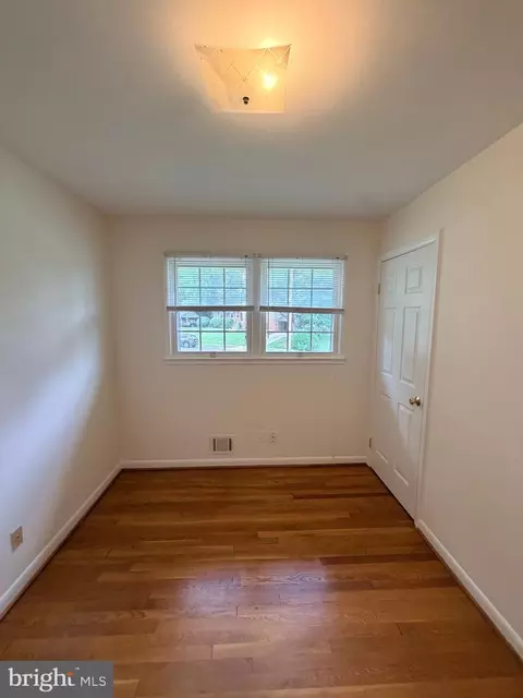 Bedroom - 7100 Tyndale St, Mclean, VA 22101 photo 4 of 8