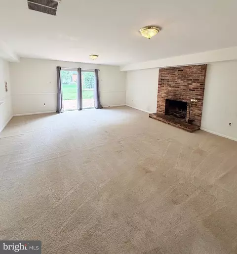 Living - 7100 Tyndale St, Mclean, VA 22101 photo 6 of 7