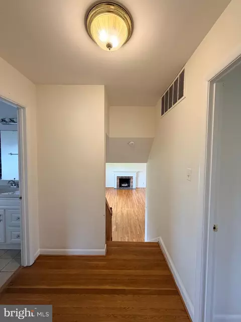 Entry Way - 7100 Tyndale St, Mclean, VA 22101 photo 2 of 3