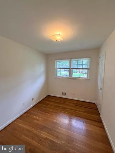 Bedroom - 7100 Tyndale St, Mclean, VA 22101 photo 5 of 8