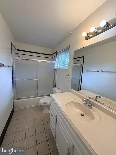 Bath - 7100 Tyndale St, Mclean, VA 22101 photo 6 of 6