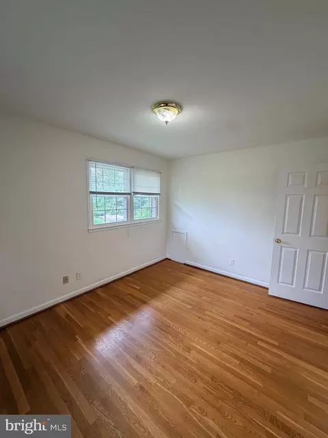 Bedroom - 7100 Tyndale St, Mclean, VA 22101 photo 6 of 8