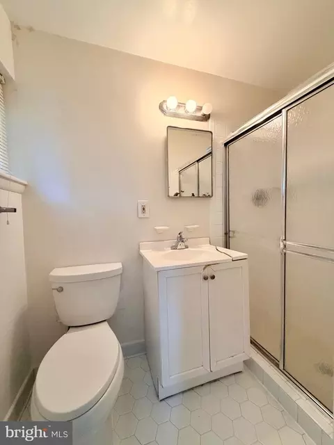 Bath - 7100 Tyndale St, Mclean, VA 22101 photo 1 of 6