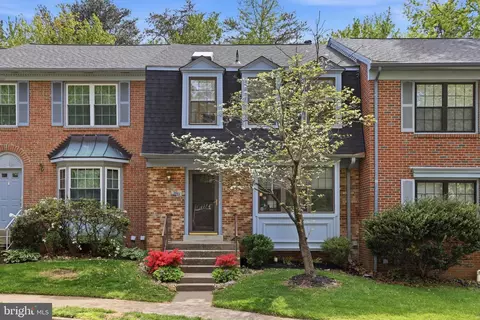 3964 Burning Bush Ct, Fairfax, VA 22033