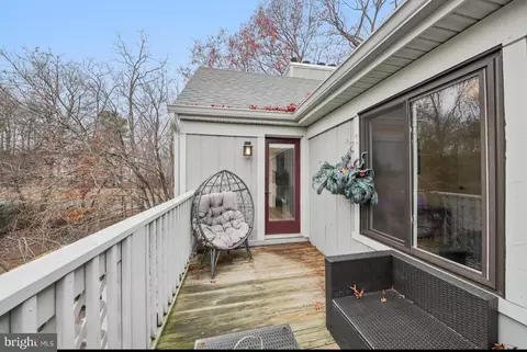 Exterior - 2209 Hunters Run Rd, Reston, VA 20191 photo 2 of 2